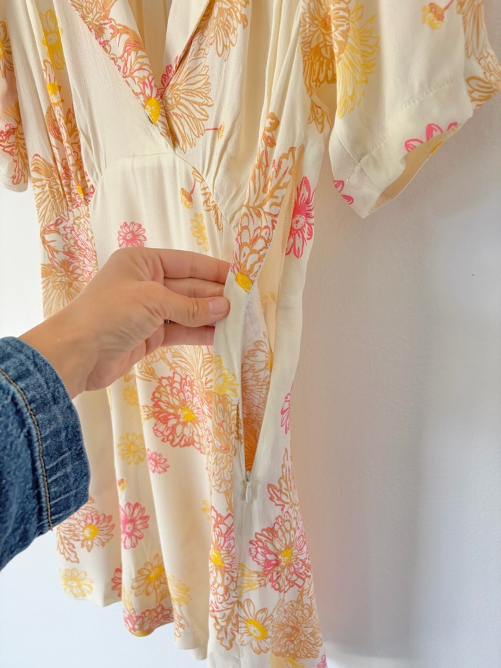 Free People Cream & Yellow Floral Short Sleeve Collared Blue Hawaii Mini Dress - Picture 9 of 13